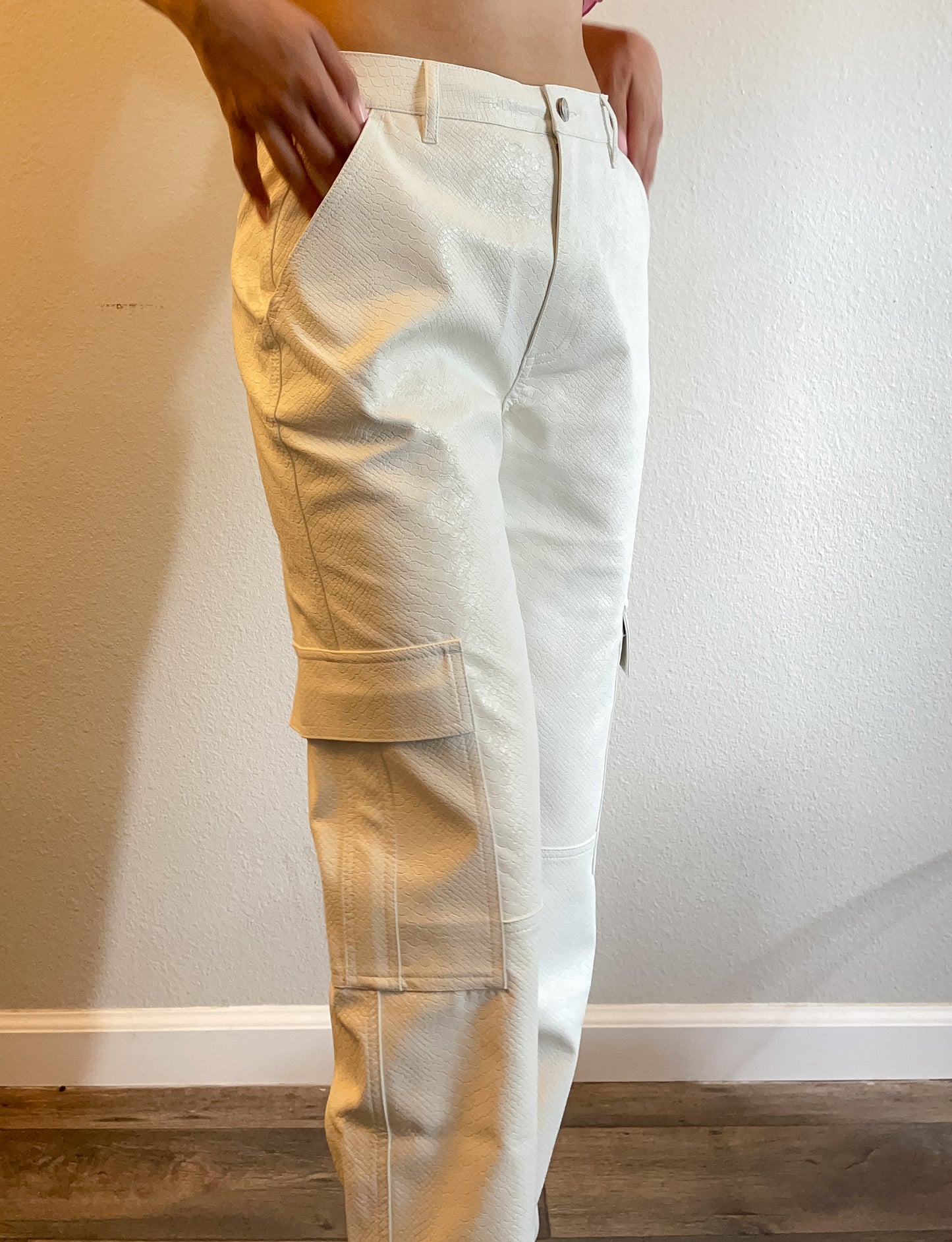 Noe Relaxed Cargo Pants - Blanc Python